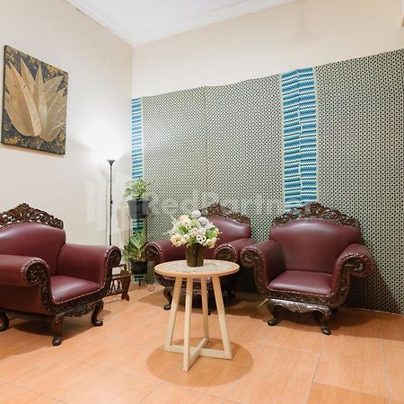 Sr Residence Near Mall Ciputra Cibubur Mitra Reddoorz Bekasi Exteriér fotografie
