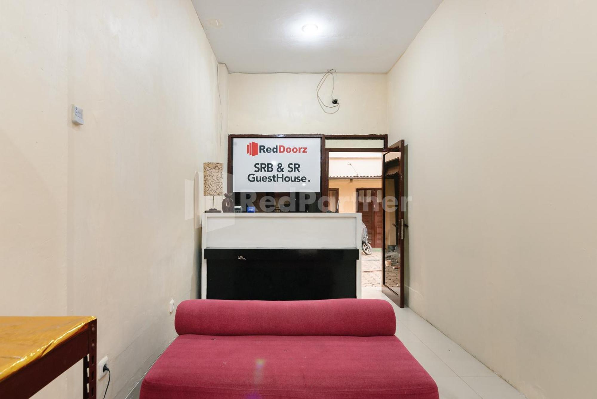 Sr Residence Near Mall Ciputra Cibubur Mitra Reddoorz Bekasi Exteriér fotografie