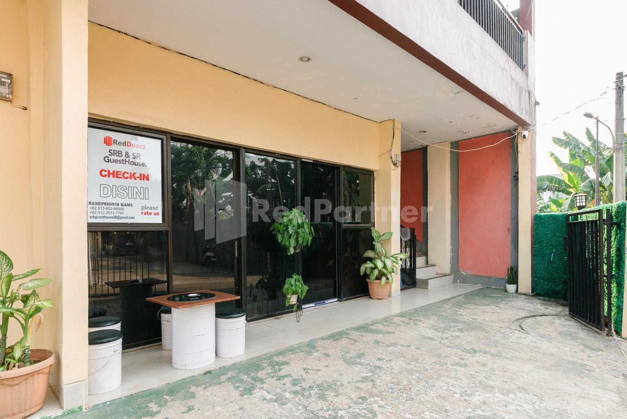 Sr Residence Near Mall Ciputra Cibubur Mitra Reddoorz Bekasi Exteriér fotografie