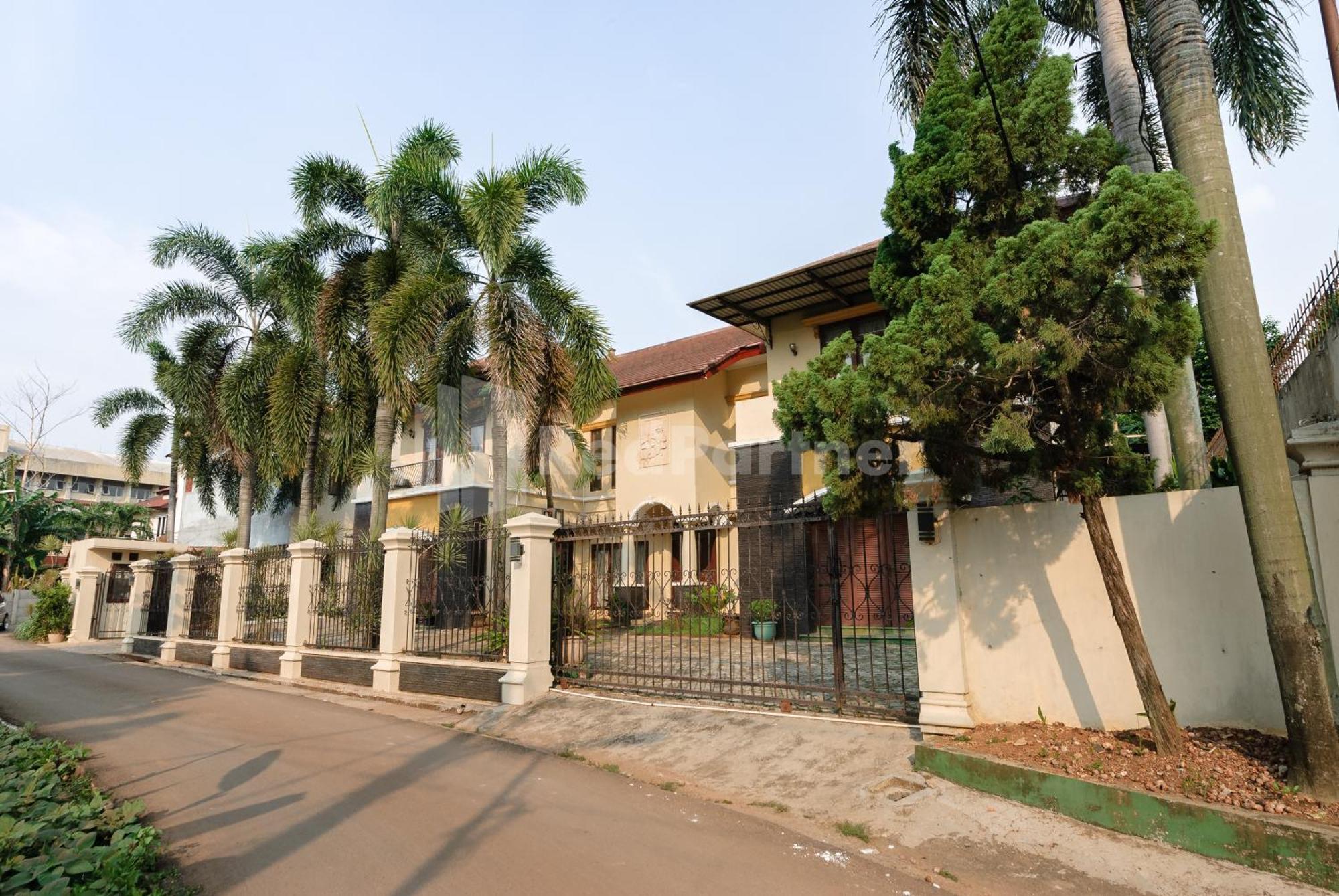 Sr Residence Near Mall Ciputra Cibubur Mitra Reddoorz Bekasi Exteriér fotografie