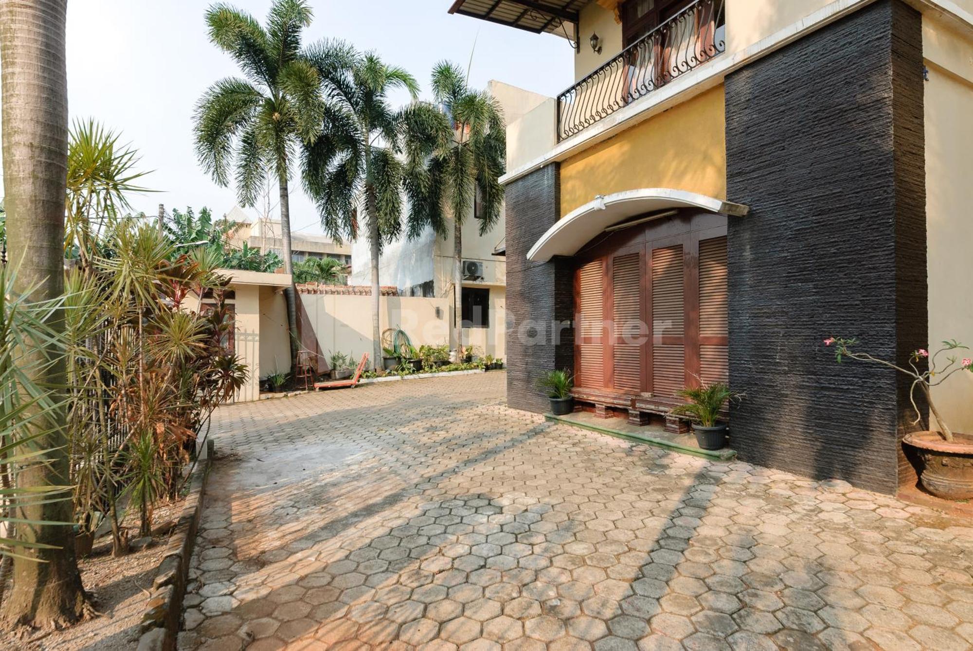 Sr Residence Near Mall Ciputra Cibubur Mitra Reddoorz Bekasi Exteriér fotografie
