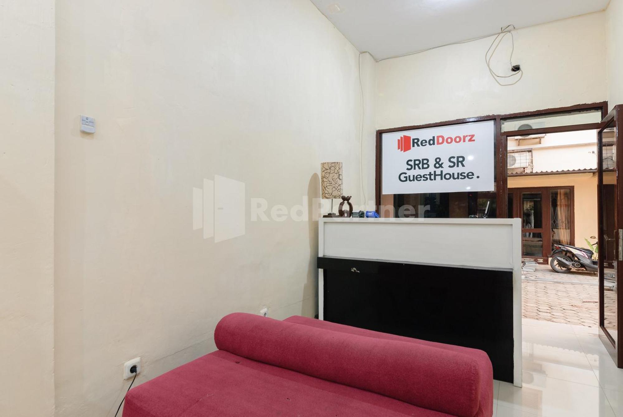 Sr Residence Near Mall Ciputra Cibubur Mitra Reddoorz Bekasi Exteriér fotografie