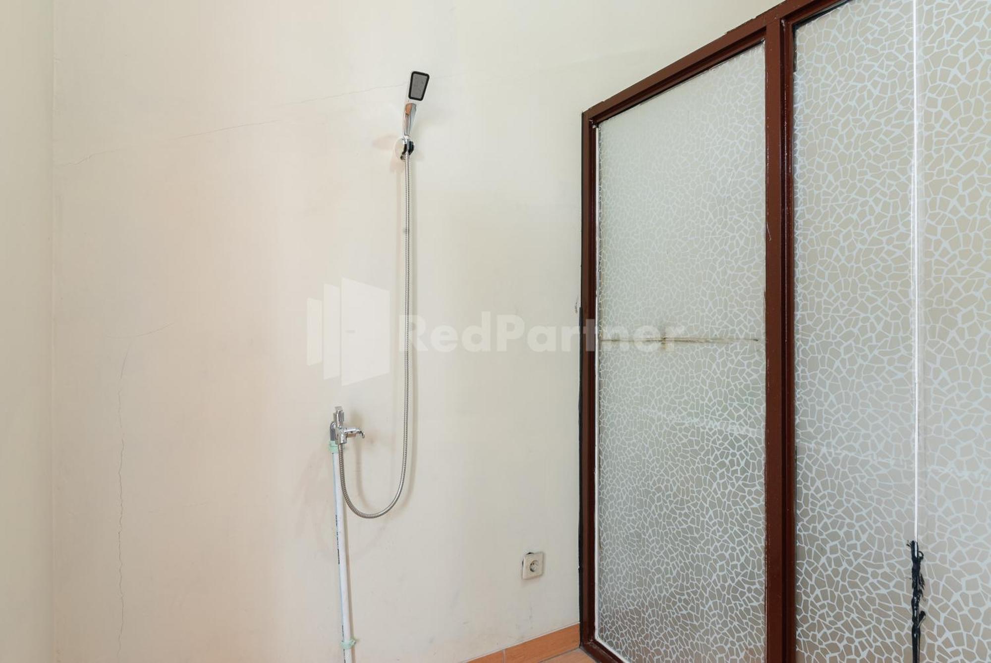 Sr Residence Near Mall Ciputra Cibubur Mitra Reddoorz Bekasi Exteriér fotografie