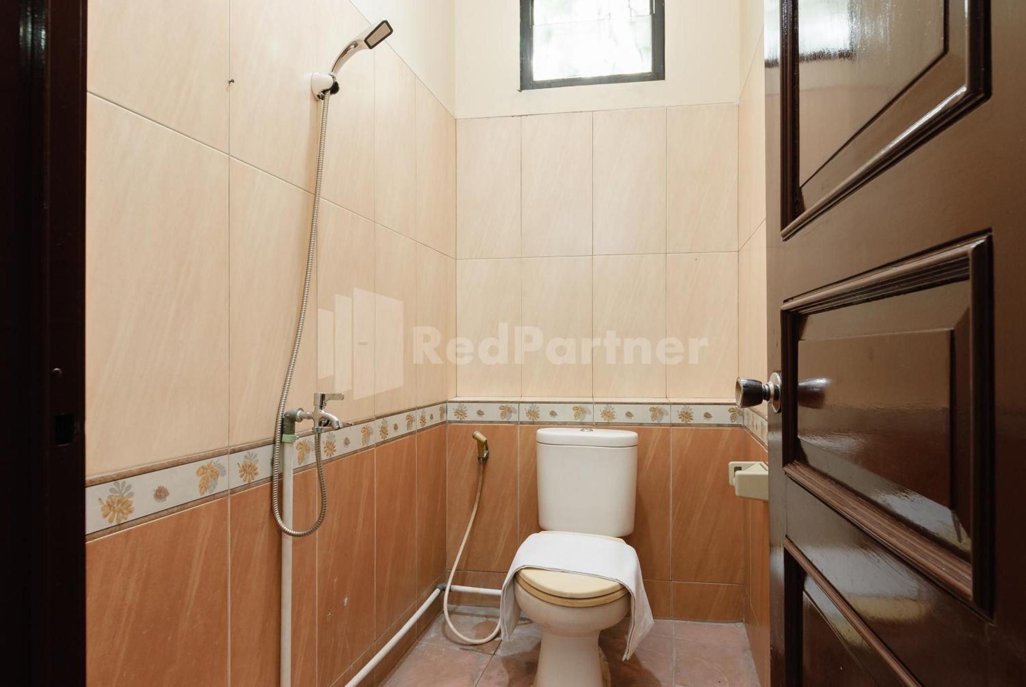 Sr Residence Near Mall Ciputra Cibubur Mitra Reddoorz Bekasi Exteriér fotografie